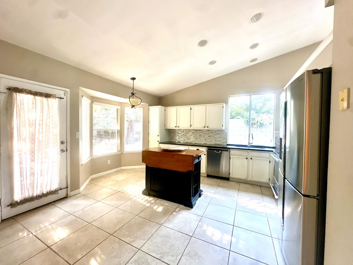 1212 Carson Ave, Clovis, CA 93611
