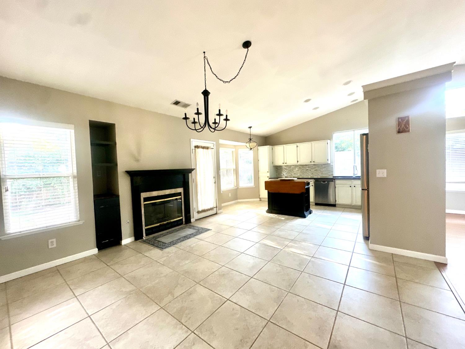 1212 Carson Ave, Clovis, CA 93611