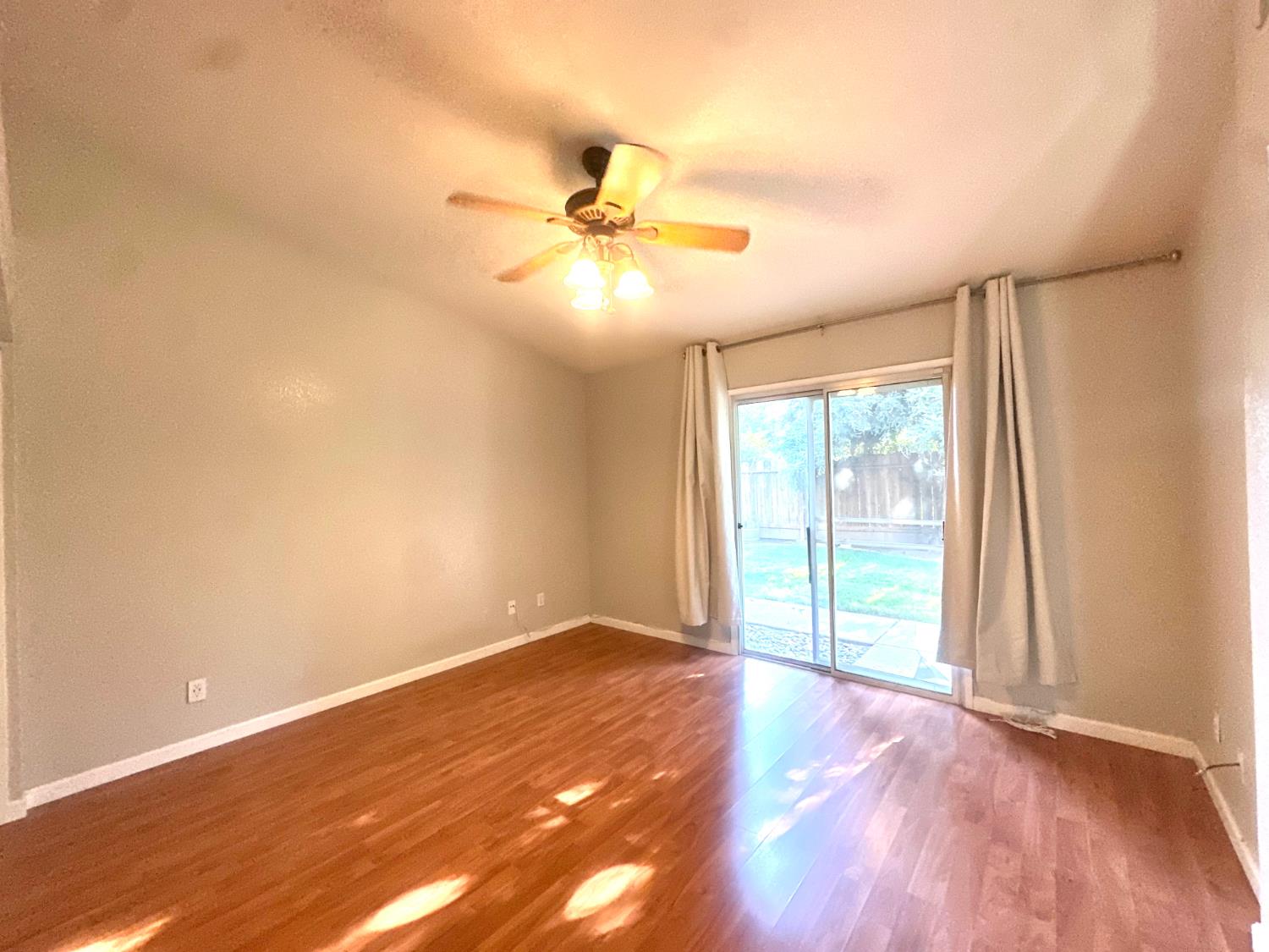 1212 Carson Ave, Clovis, CA 93611