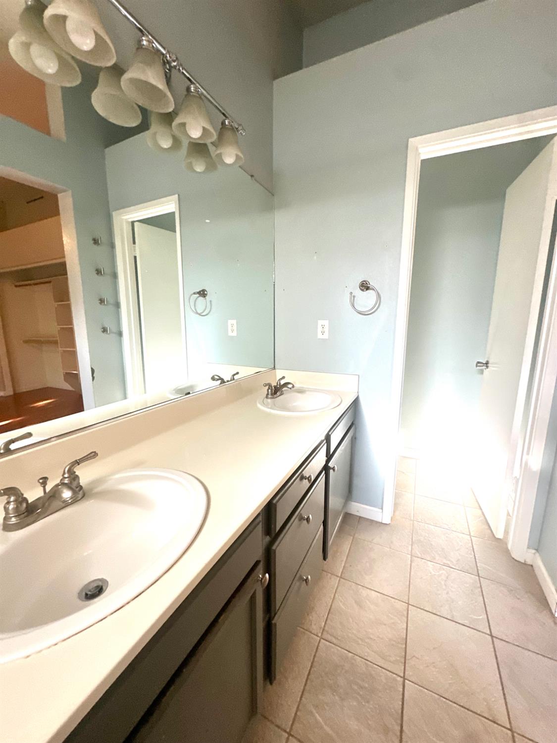 1212 Carson Ave, Clovis, CA 93611