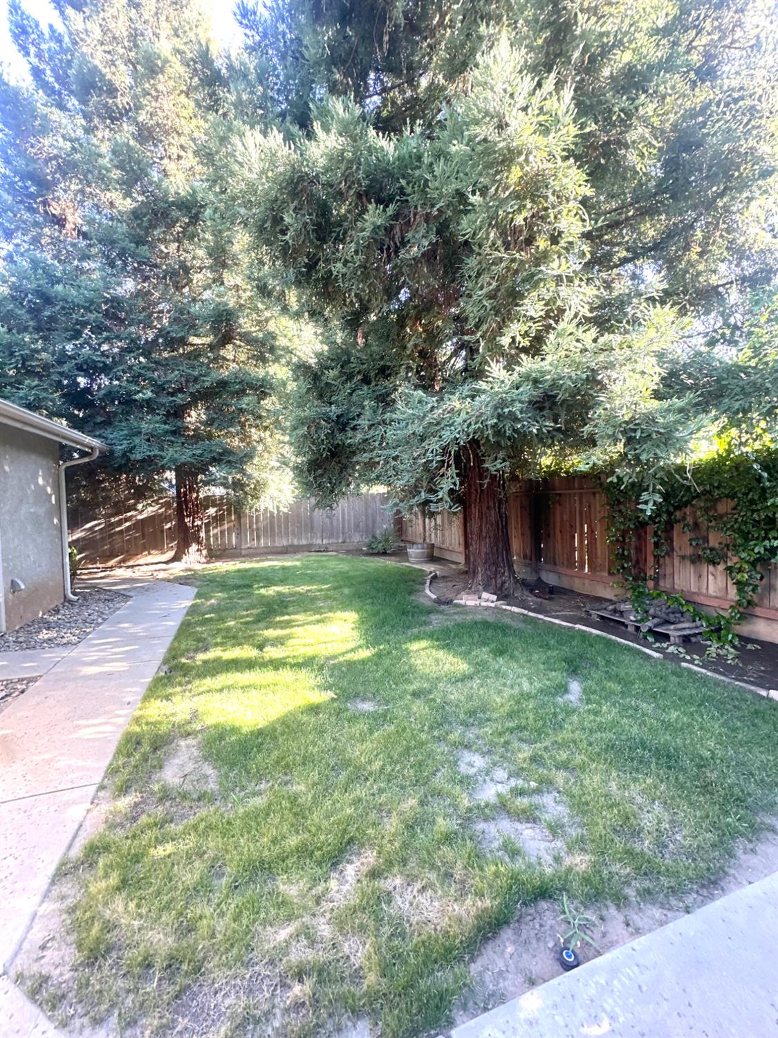 1212 Carson Ave, Clovis, CA 93611