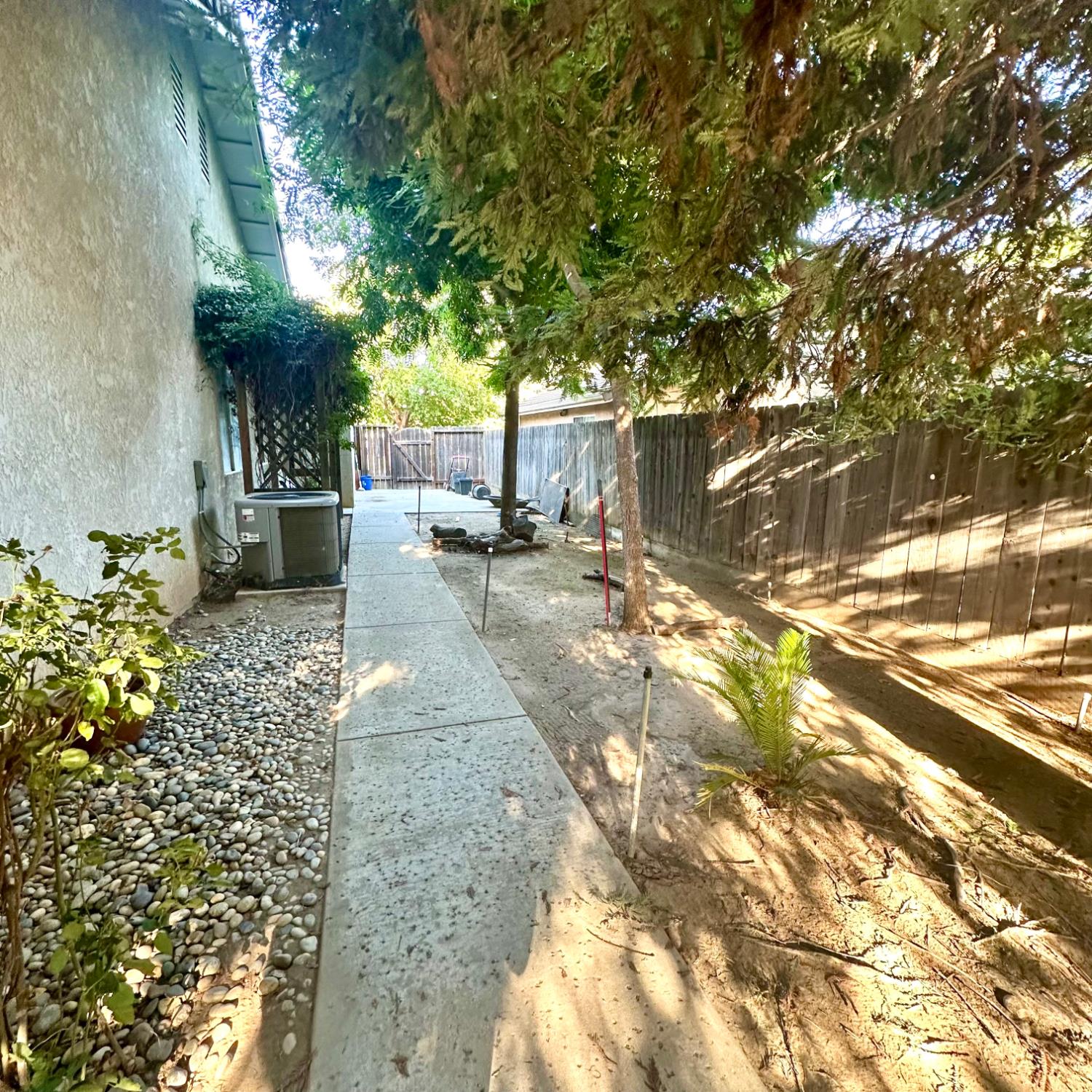 1212 Carson Ave, Clovis, CA 93611