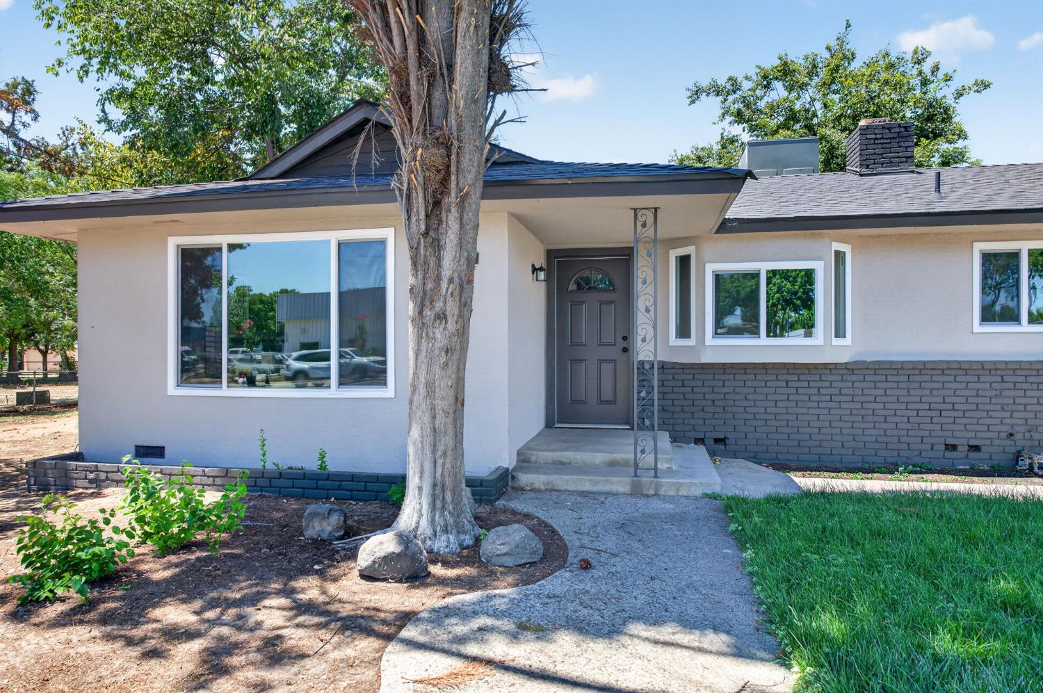 210 N Sunnyside Ave, Clovis, CA 93611