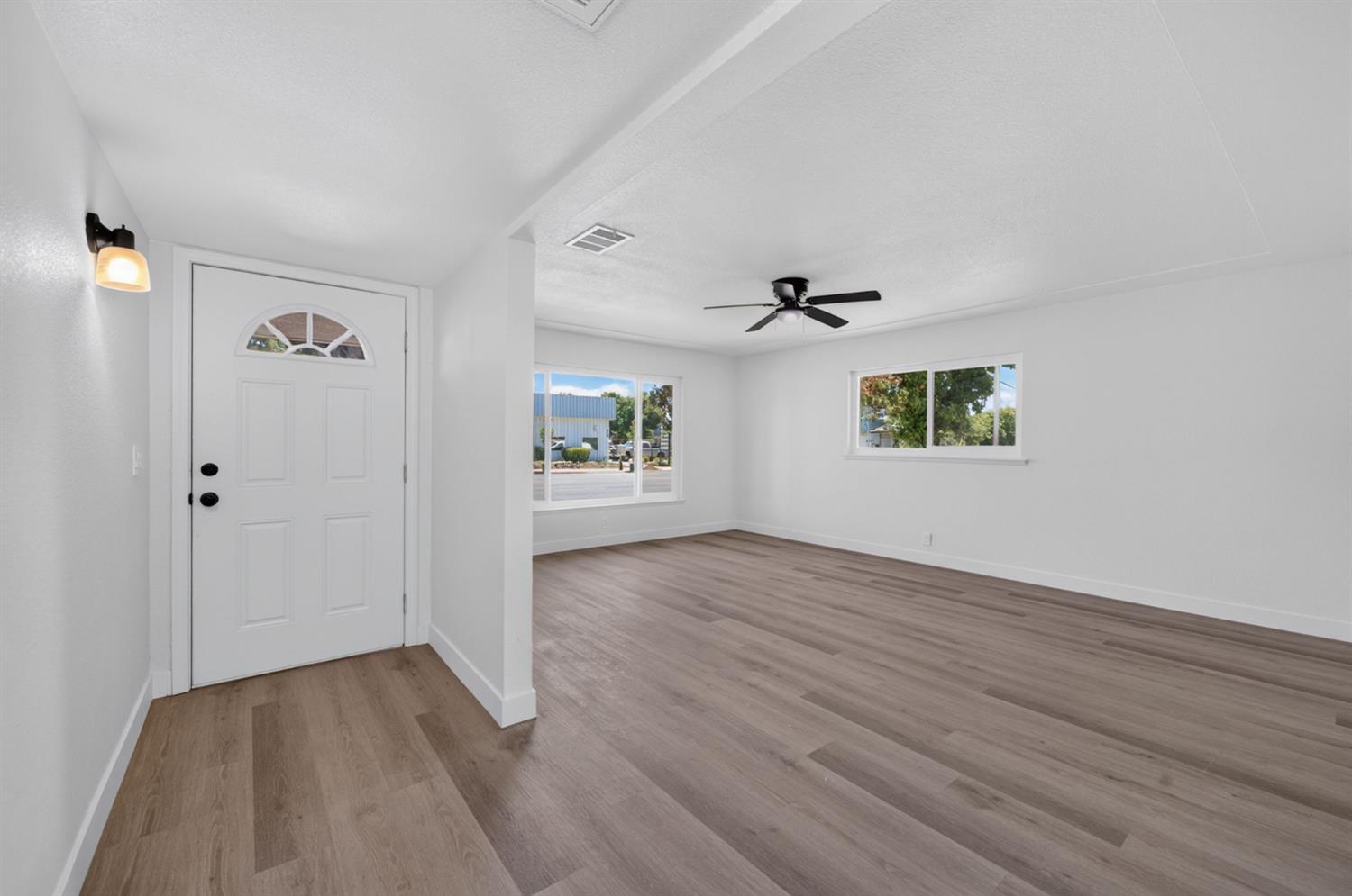 210 N Sunnyside Ave, Clovis, CA 93611