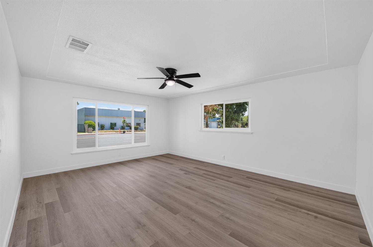 210 N Sunnyside Ave, Clovis, CA 93611