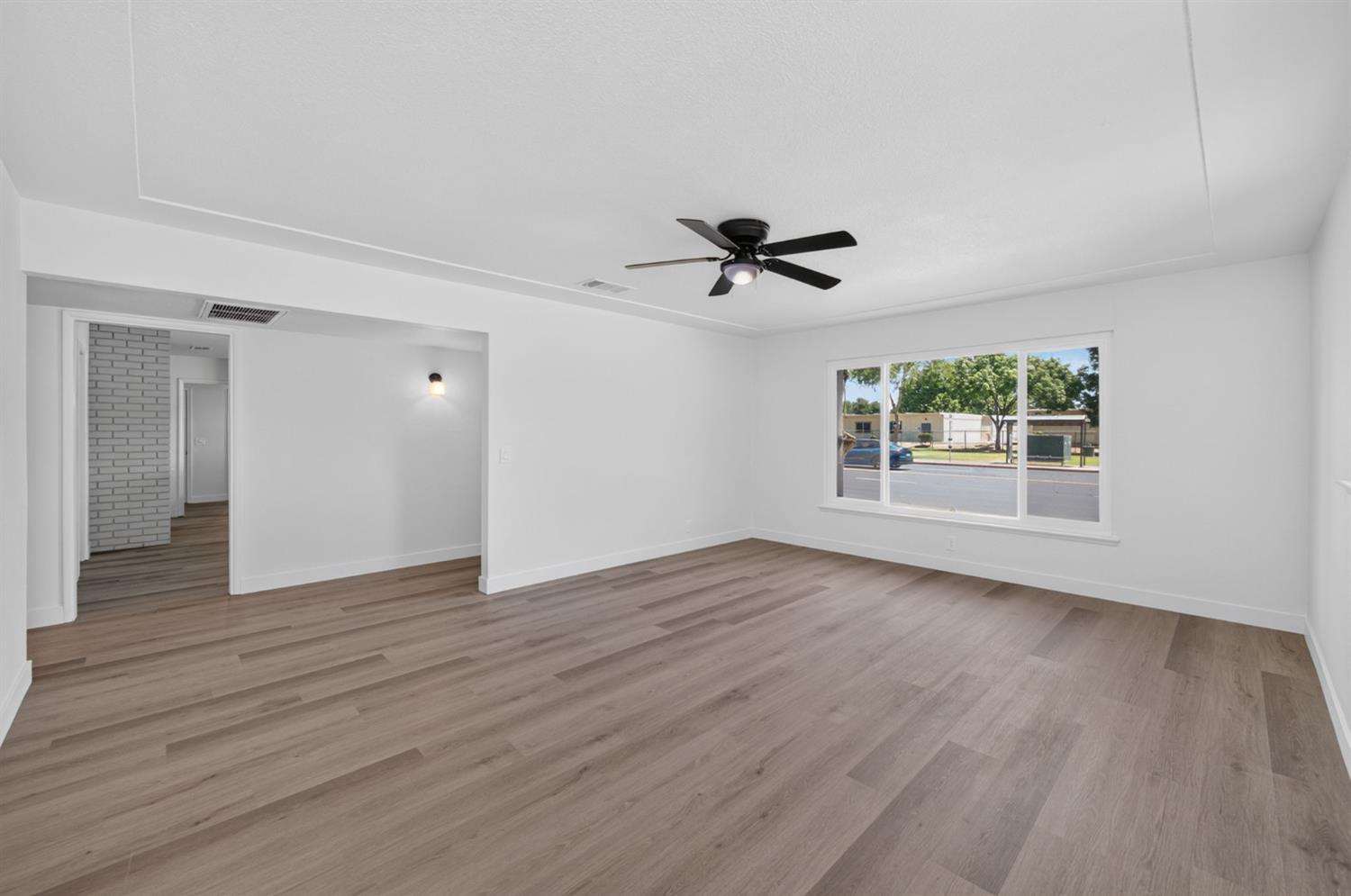 210 N Sunnyside Ave, Clovis, CA 93611
