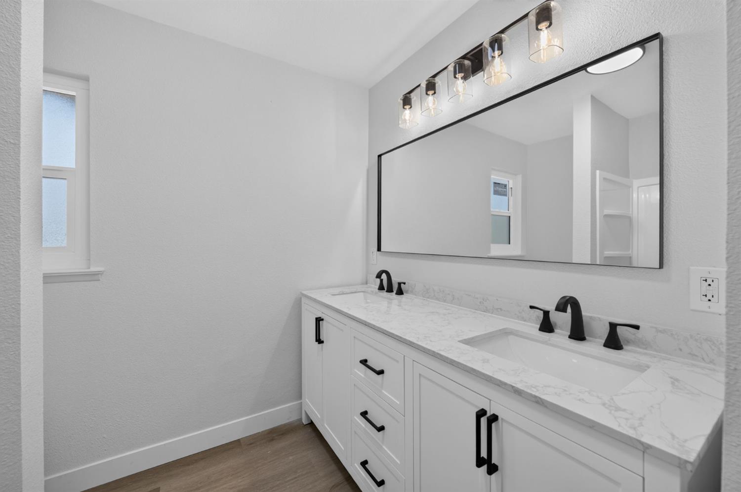 210 N Sunnyside Ave, Clovis, CA 93611
