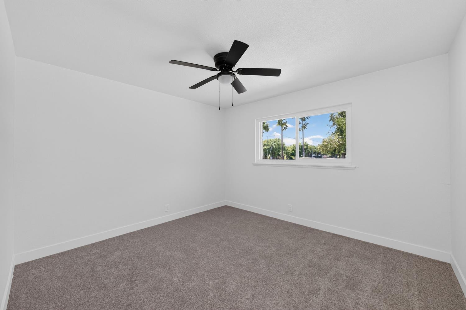 210 N Sunnyside Ave, Clovis, CA 93611