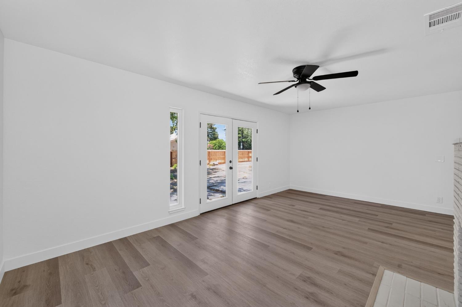 210 N Sunnyside Ave, Clovis, CA 93611