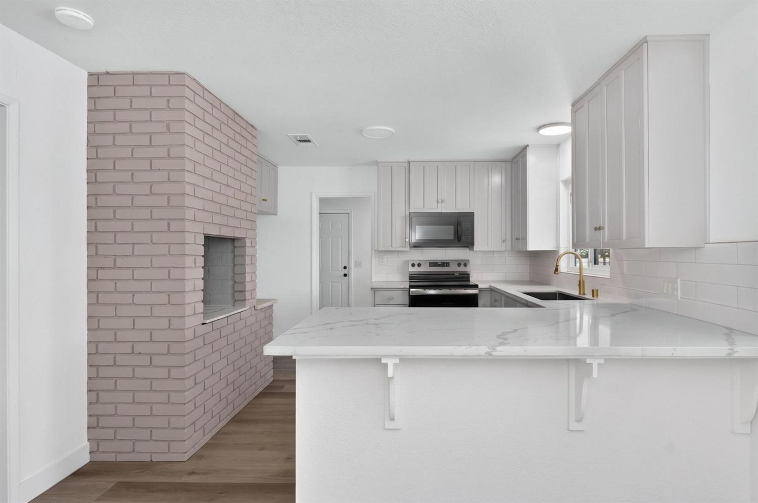 210 N Sunnyside Ave, Clovis, CA 93611