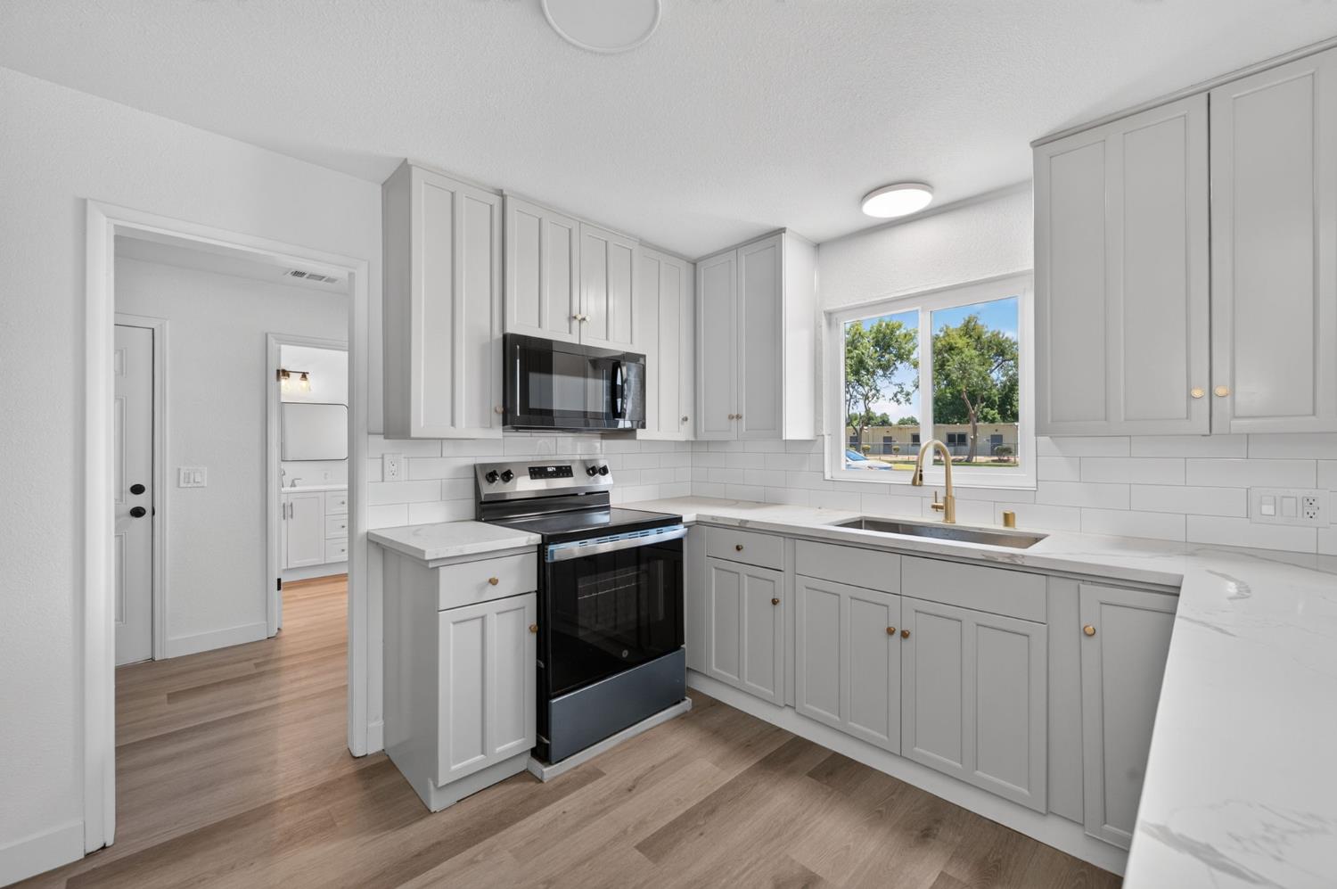 210 N Sunnyside Ave, Clovis, CA 93611