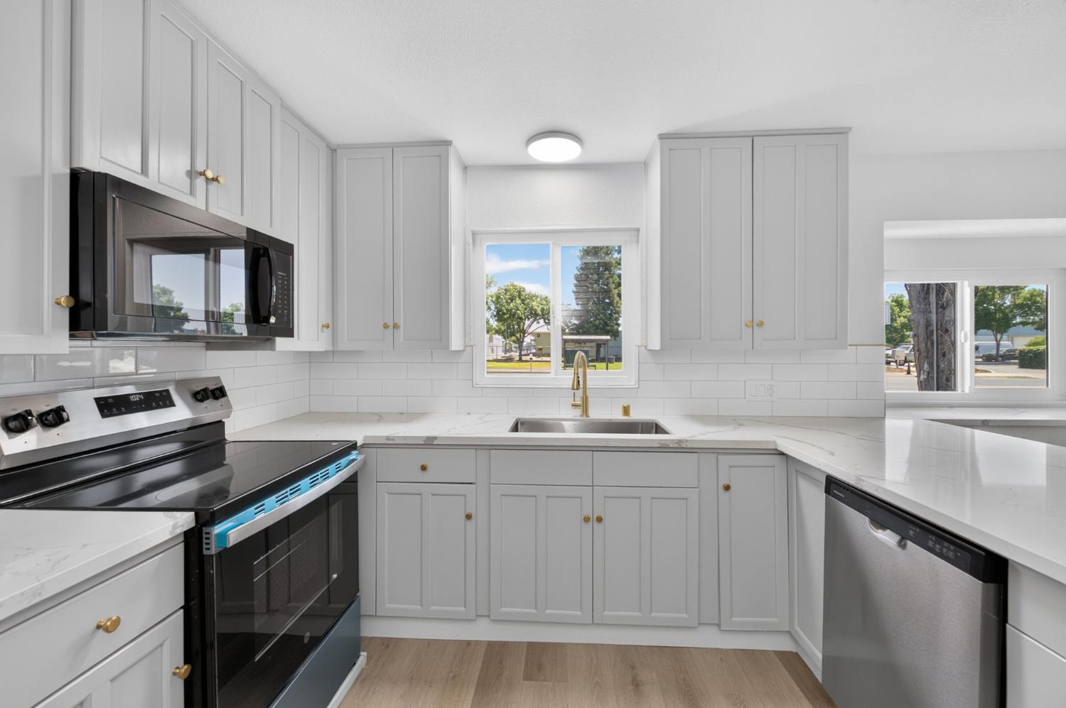 210 N Sunnyside Ave, Clovis, CA 93611