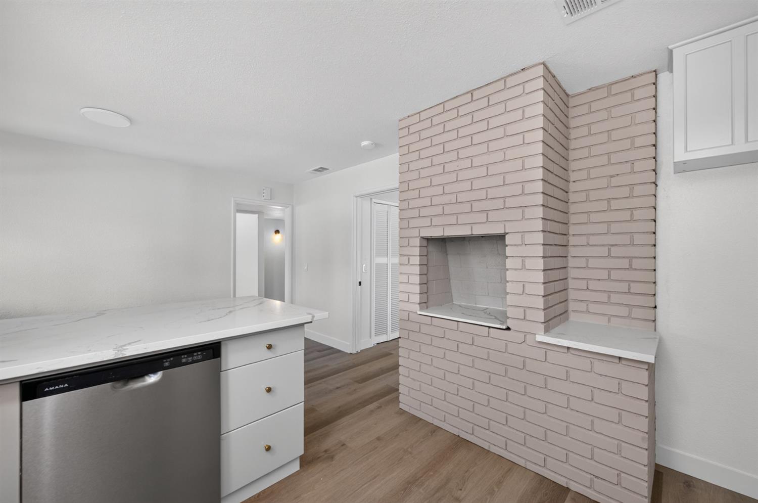 210 N Sunnyside Ave, Clovis, CA 93611