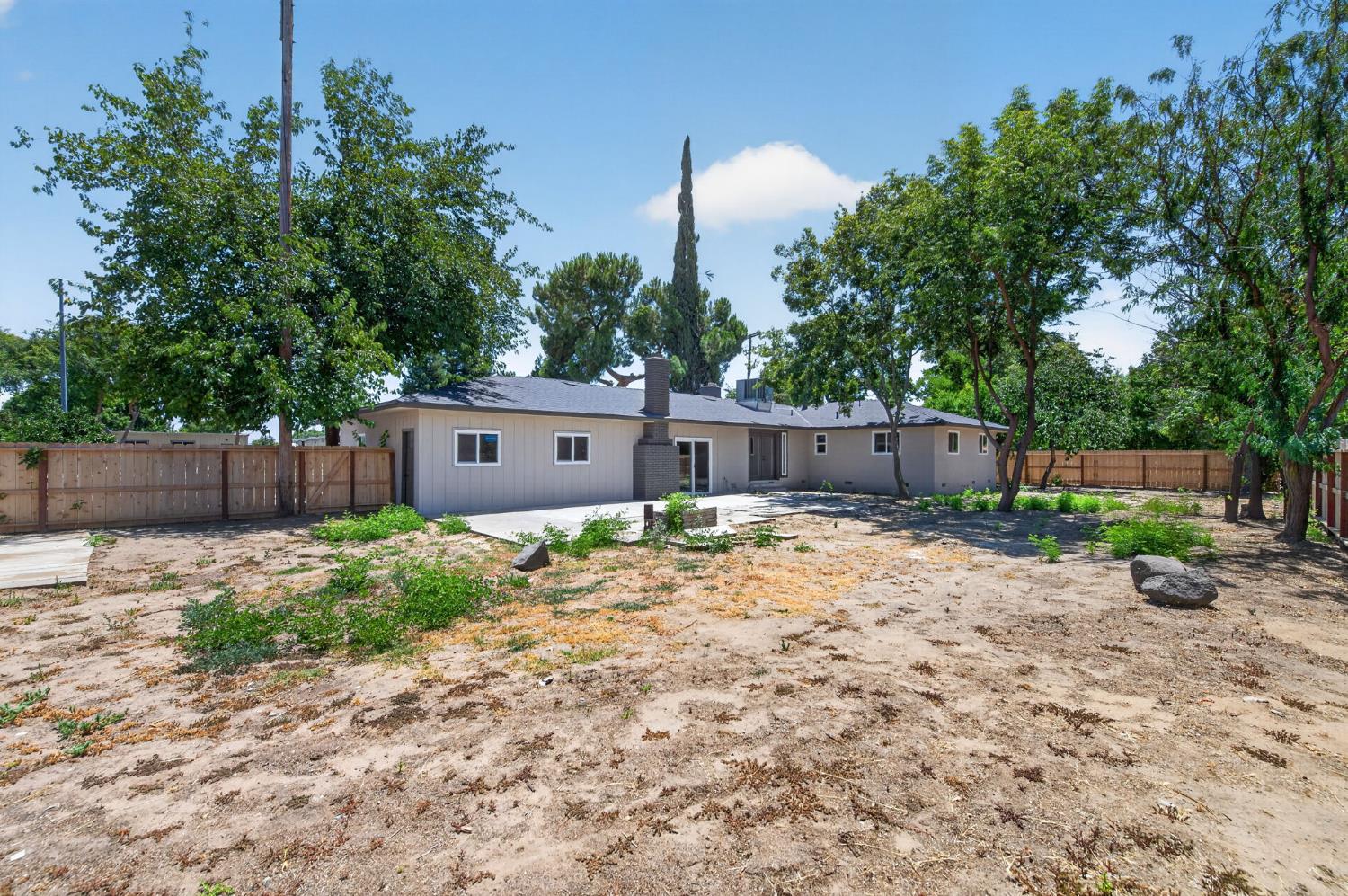 210 N Sunnyside Ave, Clovis, CA 93611