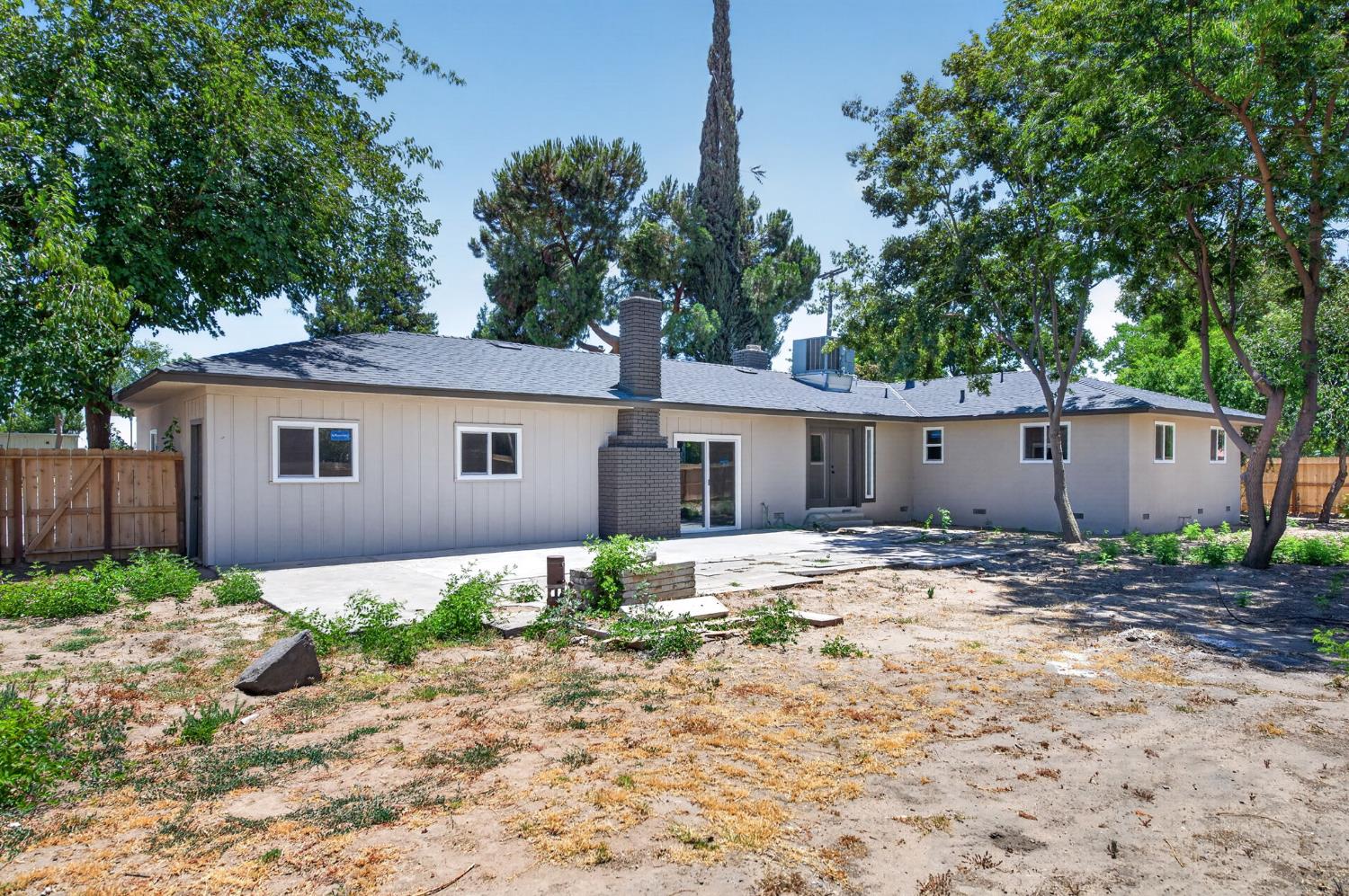 210 N Sunnyside Ave, Clovis, CA 93611