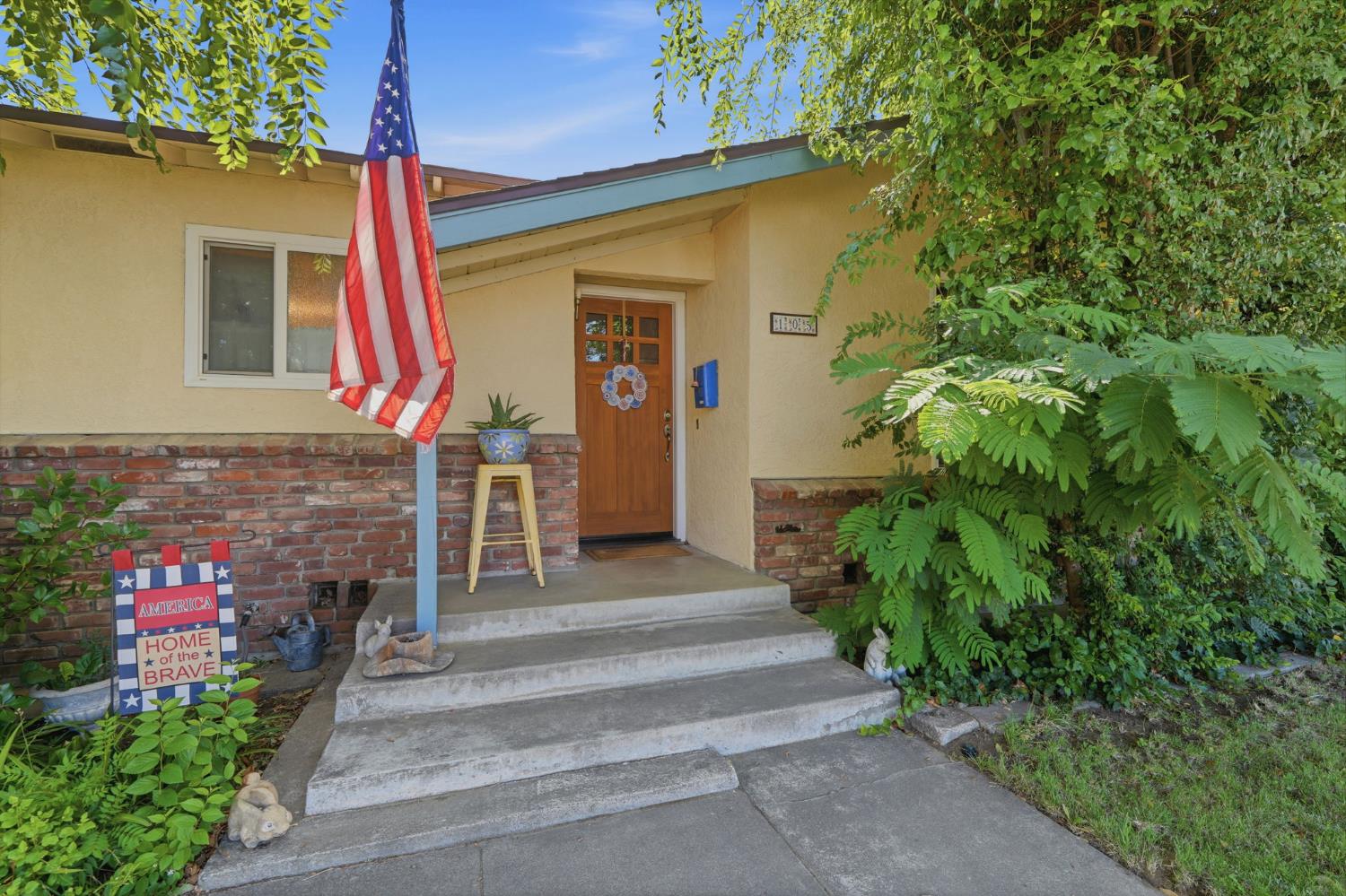 105 S Joaquin St, Coalinga, CA 93210
