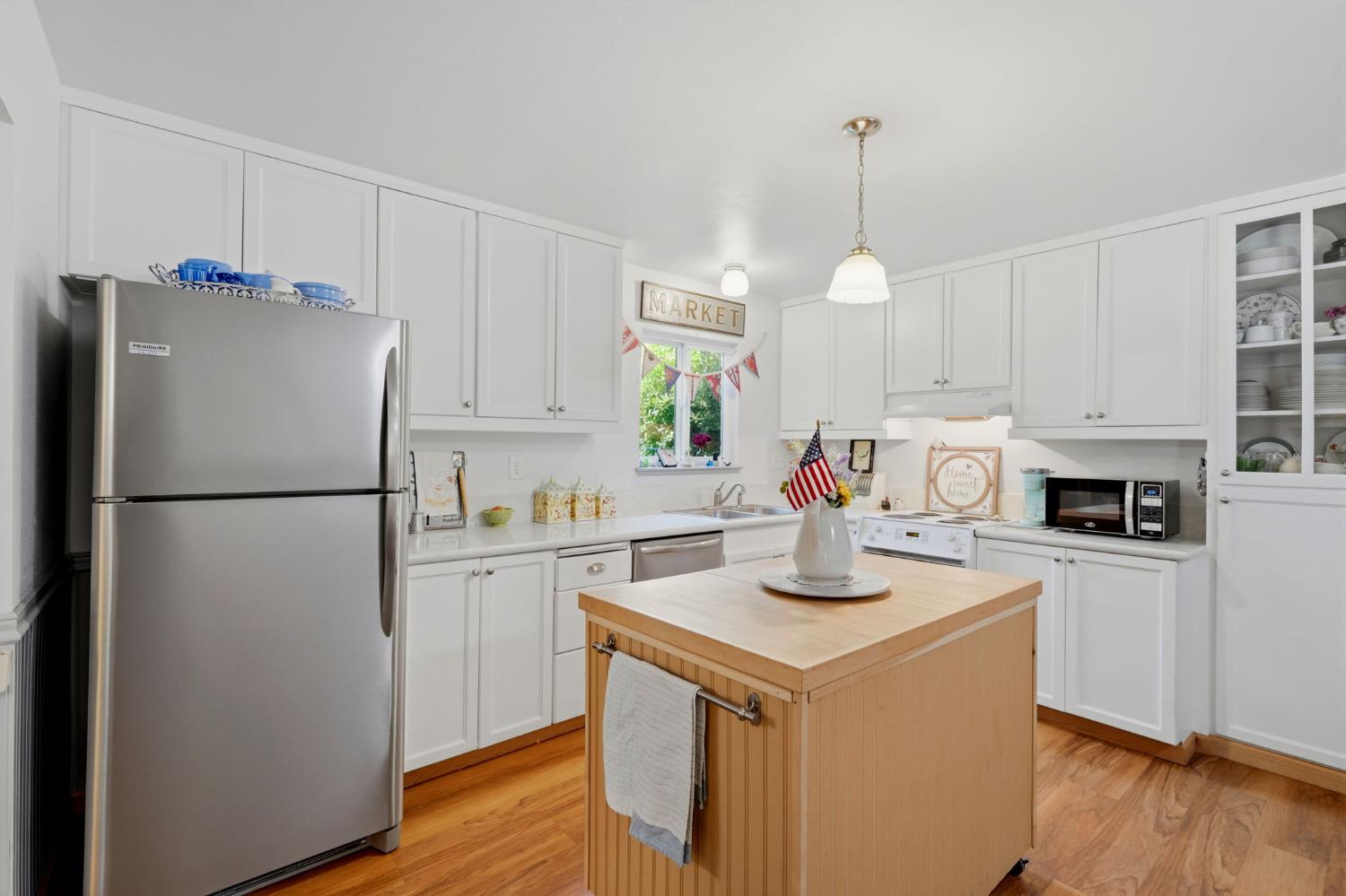105 S Joaquin St, Coalinga, CA 93210