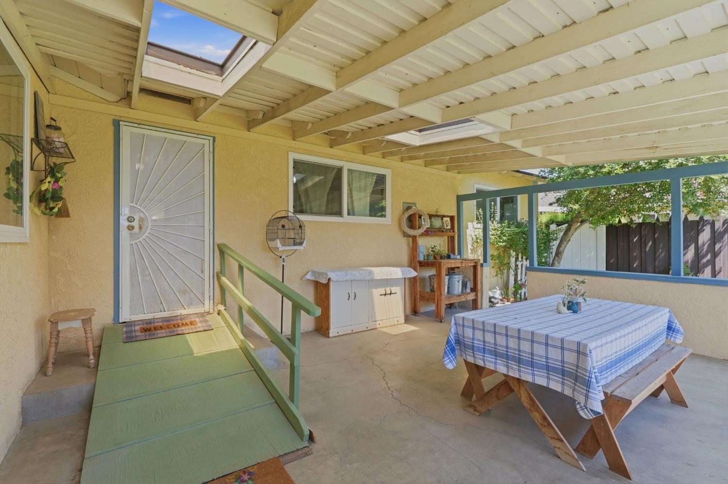 105 S Joaquin St, Coalinga, CA 93210