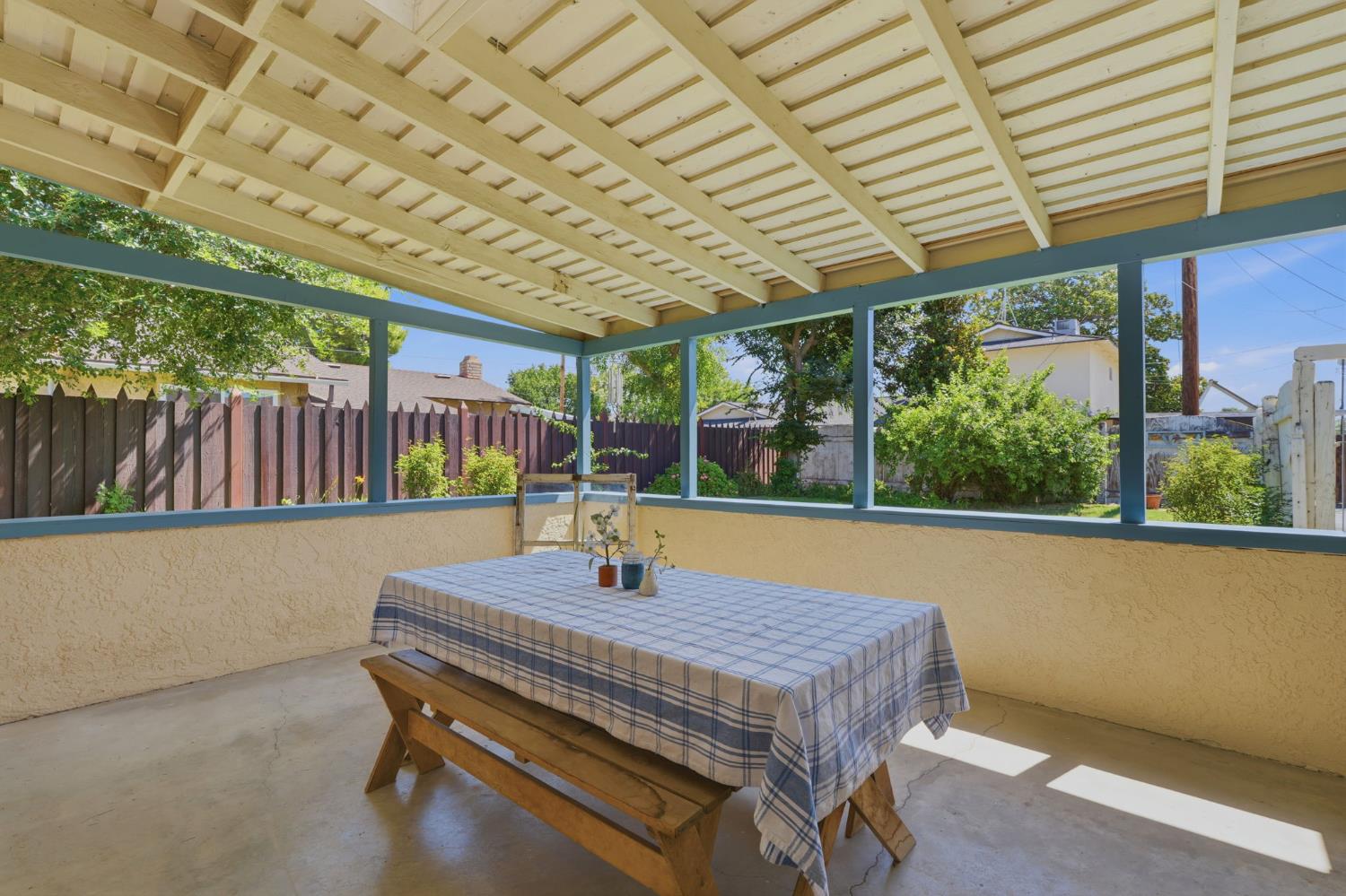 105 S Joaquin St, Coalinga, CA 93210
