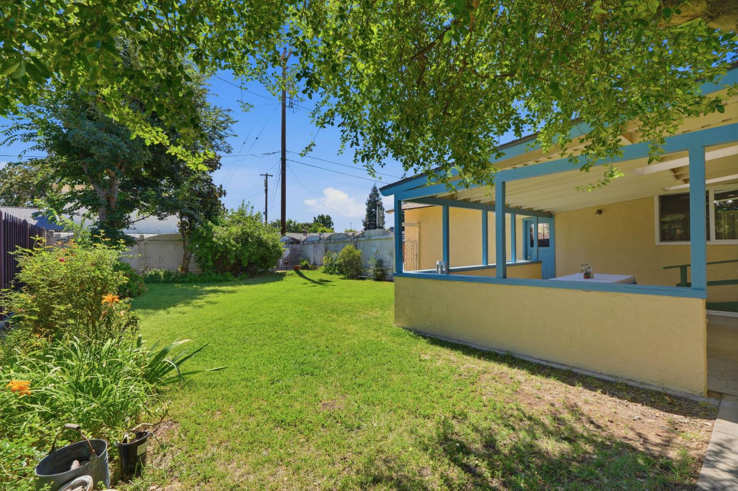 105 S Joaquin St, Coalinga, CA 93210