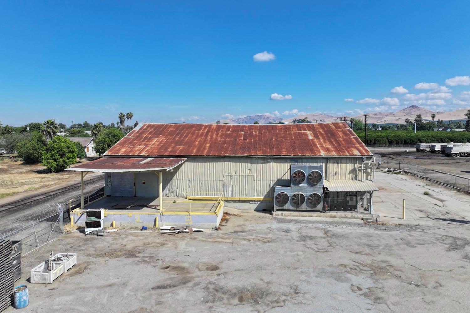460 461 Valencia St, Lindsay, CA 93247