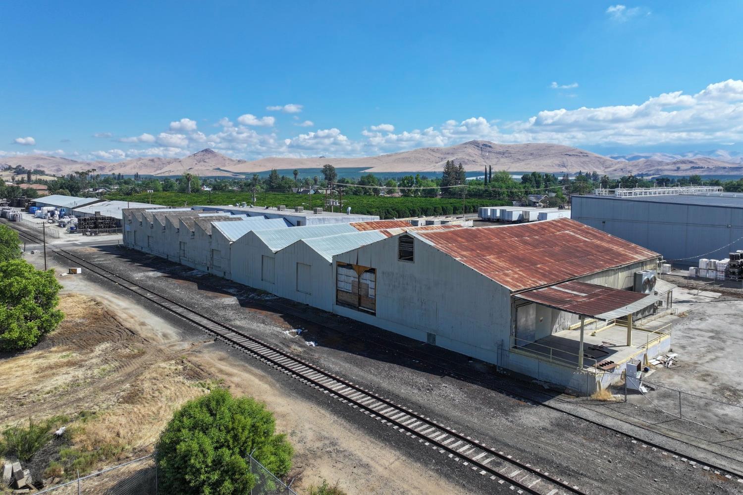 460 461 Valencia St, Lindsay, CA 93247