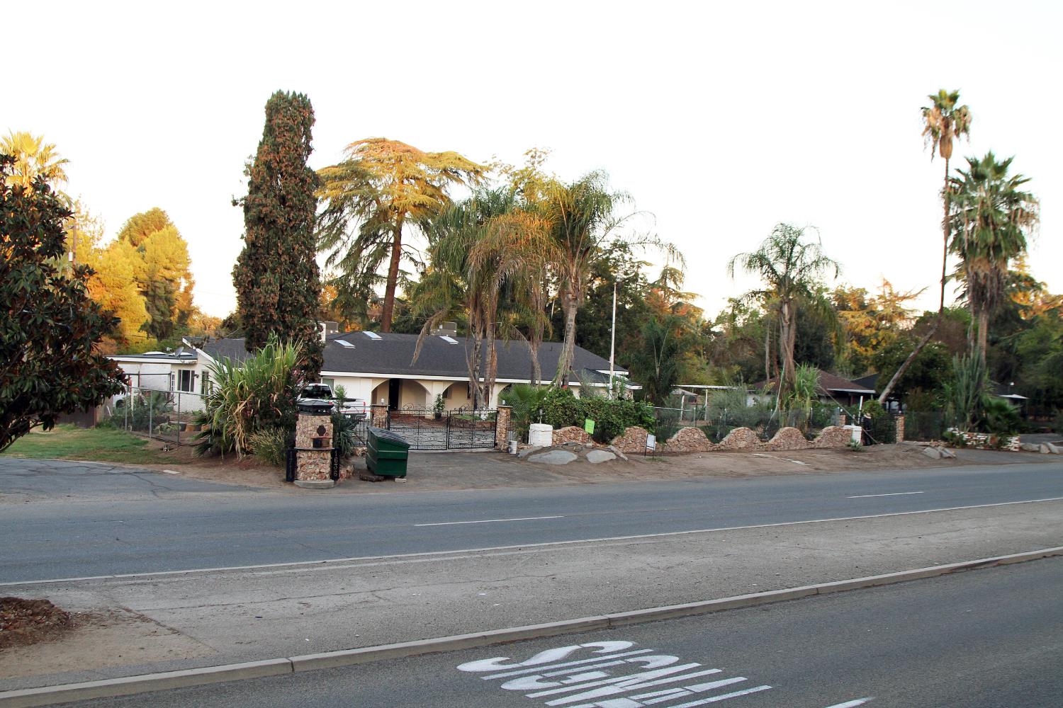1636 S Clovis Ave, Fresno, CA 93727