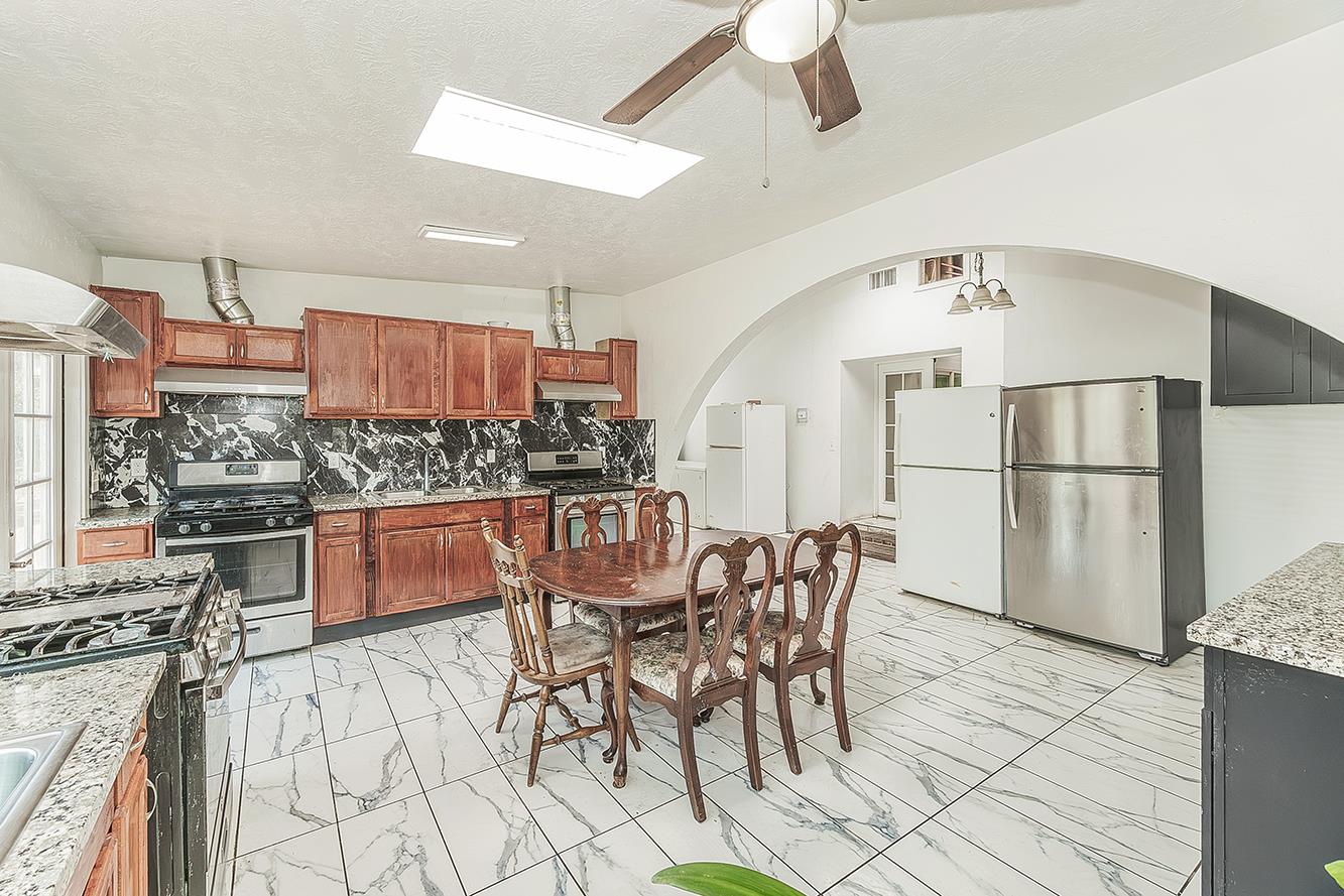 1636 S Clovis Ave, Fresno, CA 93727