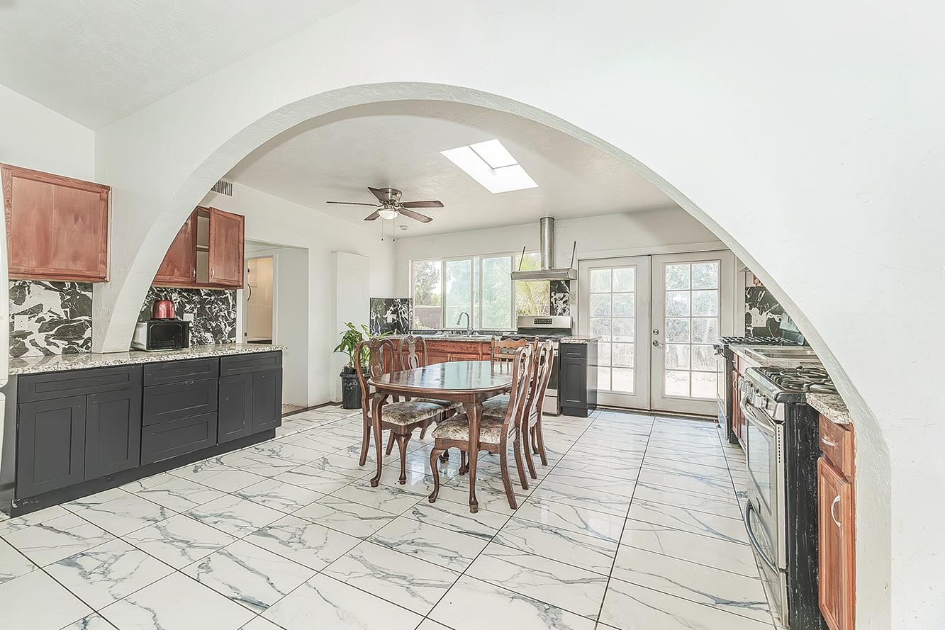 1636 S Clovis Ave, Fresno, CA 93727