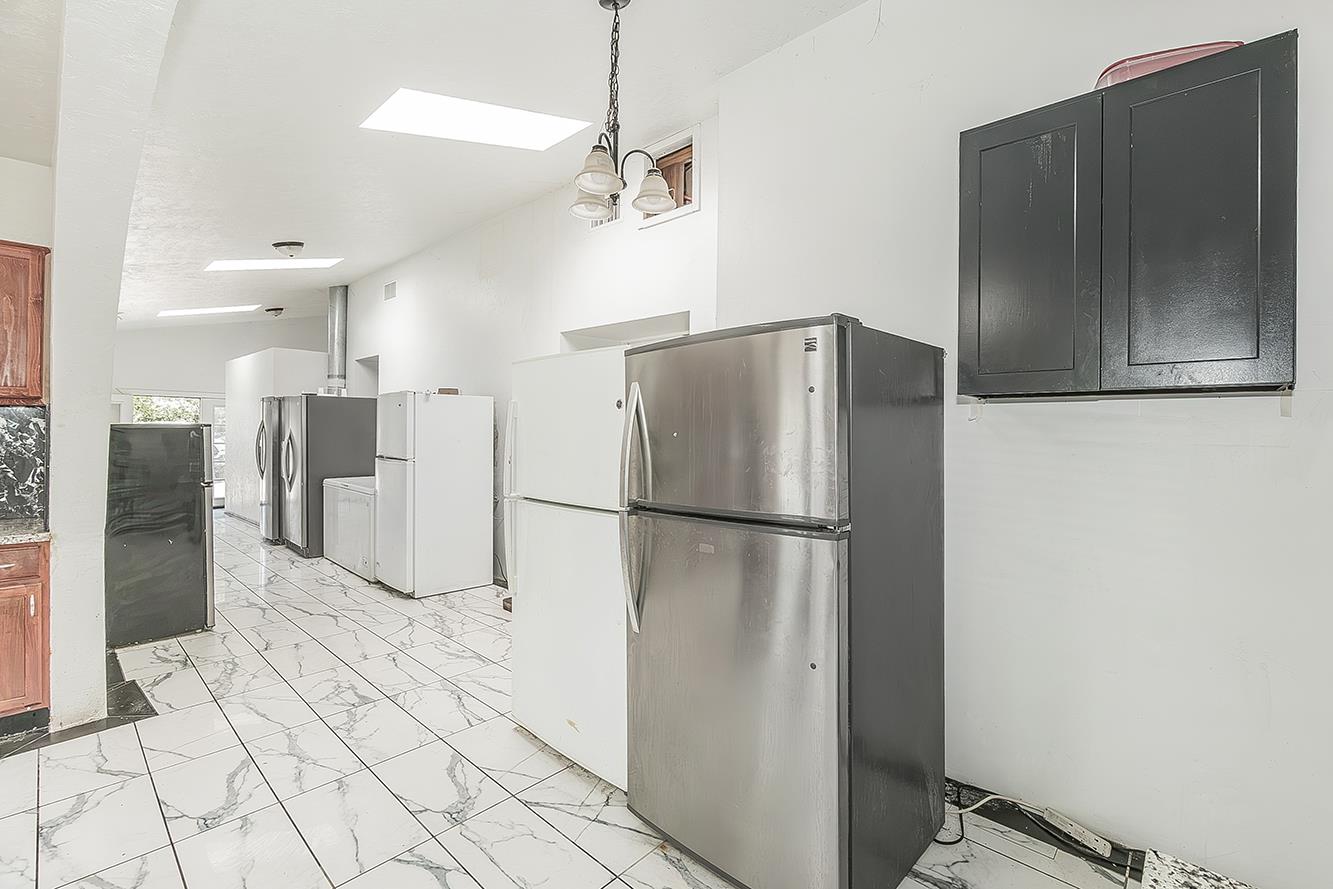 1636 S Clovis Ave, Fresno, CA 93727