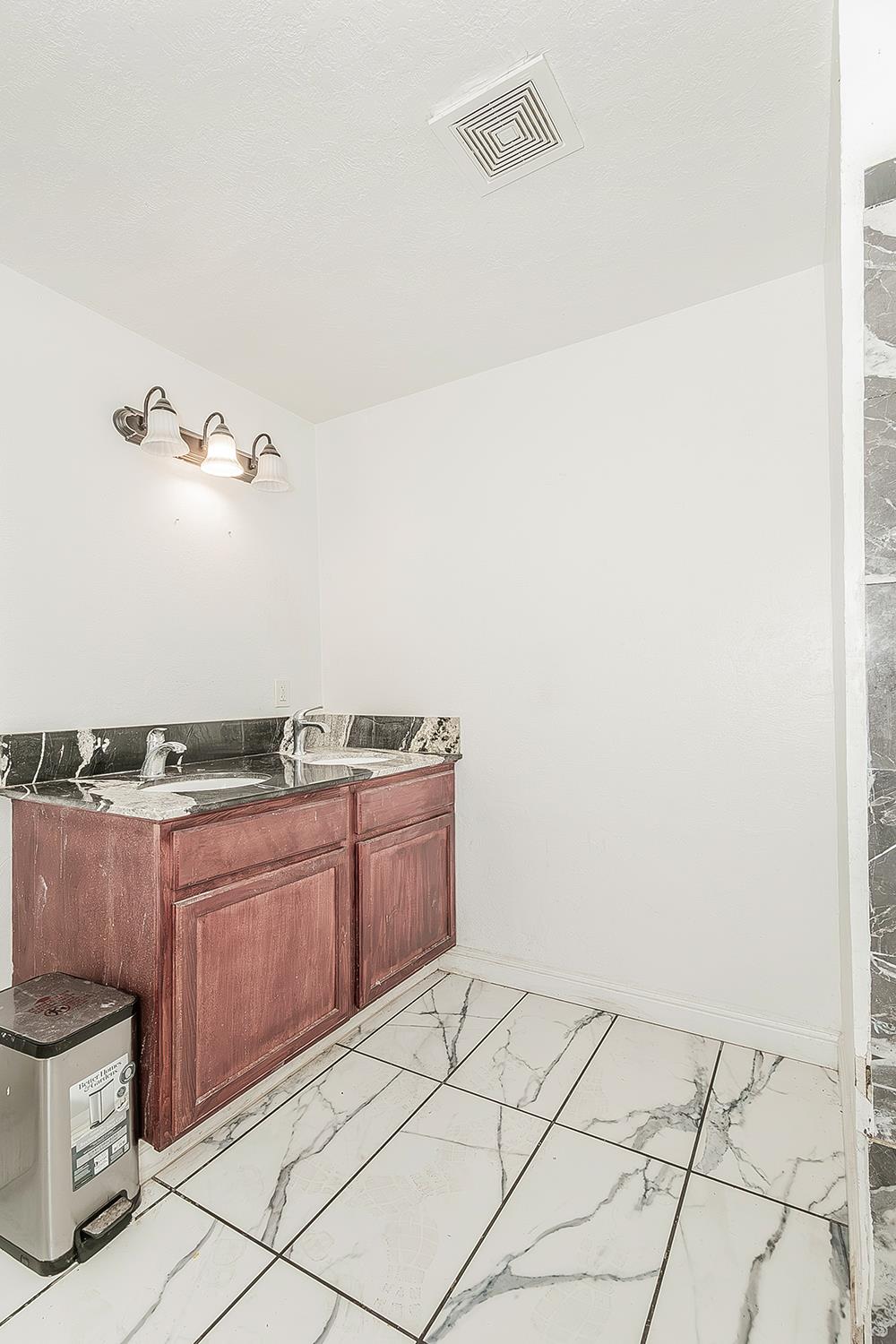 1636 S Clovis Ave, Fresno, CA 93727