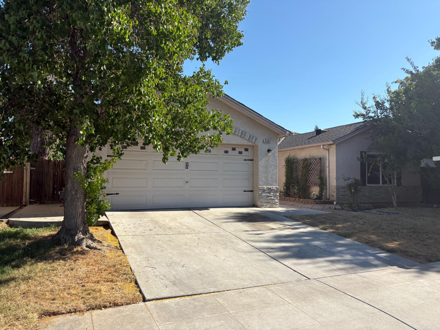 5583 W Floradora Ave, Fresno, CA 93722