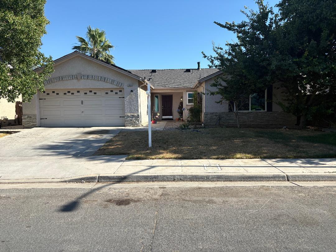 5583 W Floradora Ave, Fresno, CA 93722