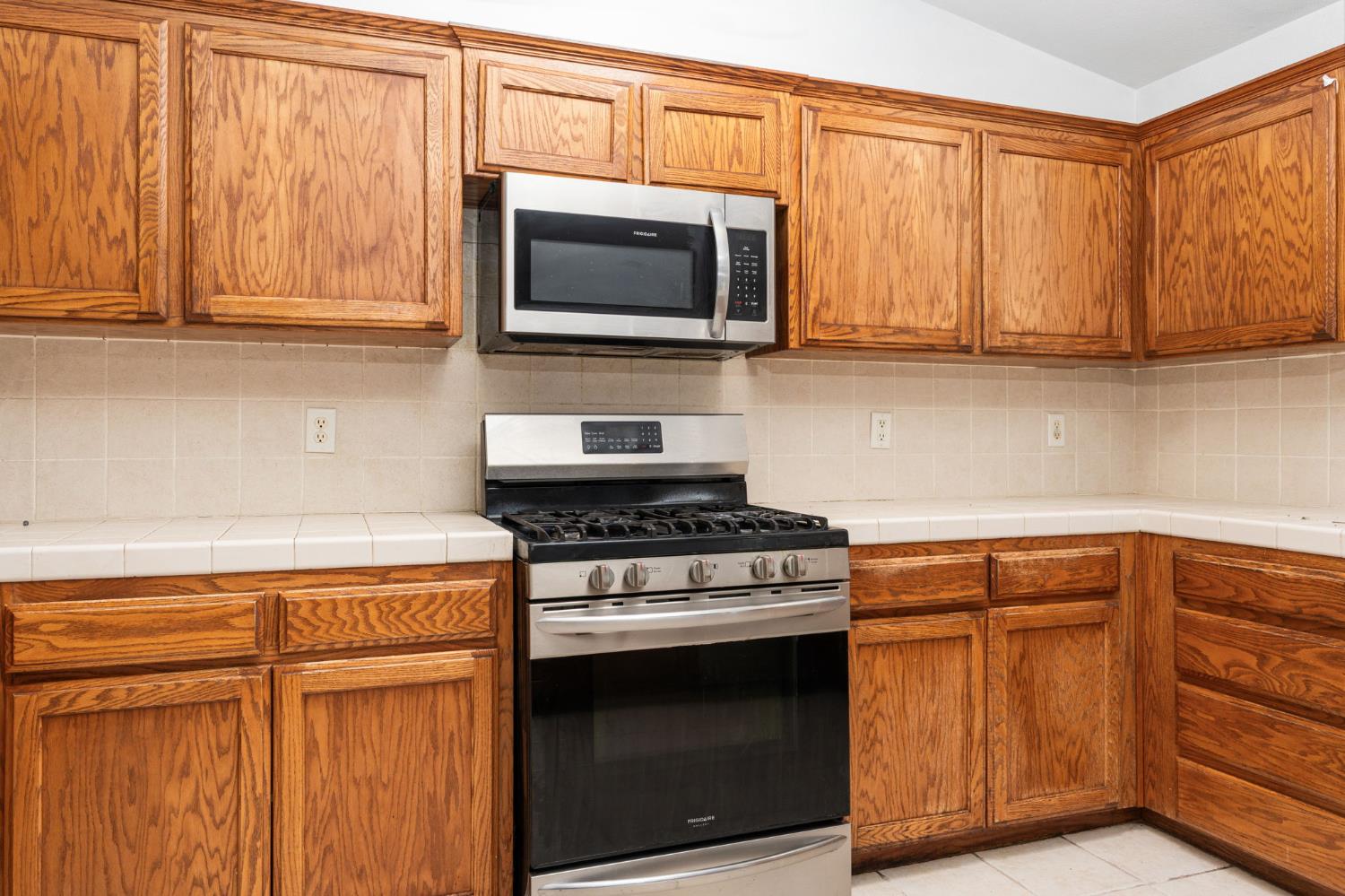 5583 W Floradora Ave, Fresno, CA 93722