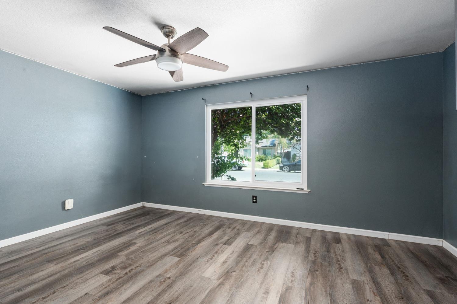 5583 W Floradora Ave, Fresno, CA 93722