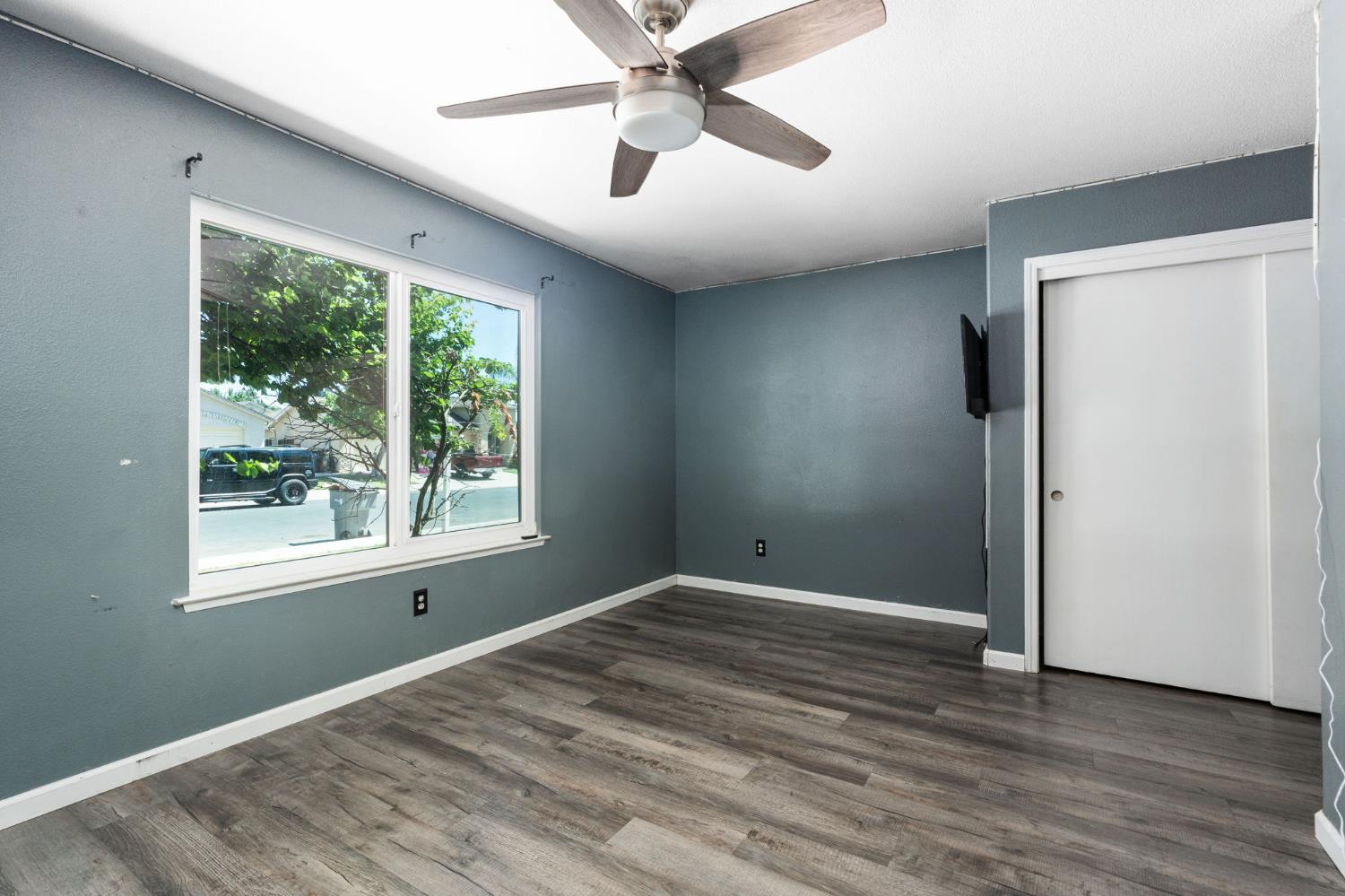 5583 W Floradora Ave, Fresno, CA 93722