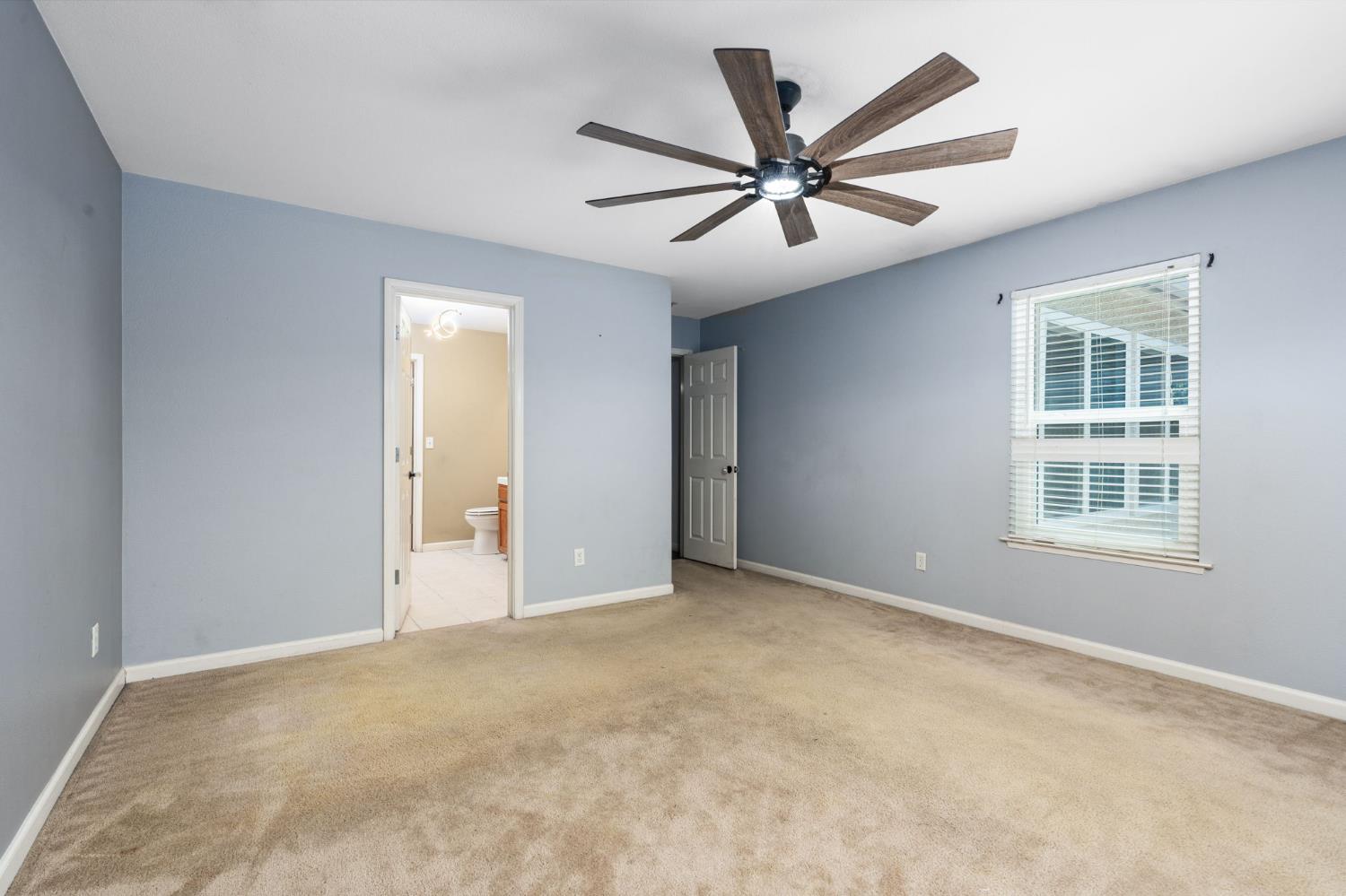 5583 W Floradora Ave, Fresno, CA 93722