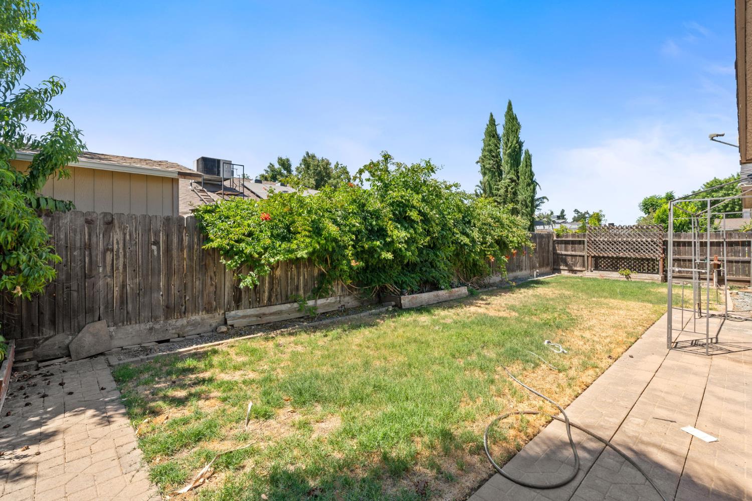 5583 W Floradora Ave, Fresno, CA 93722