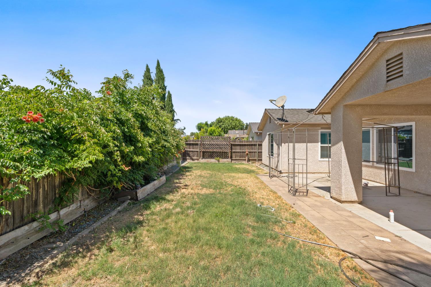 5583 W Floradora Ave, Fresno, CA 93722