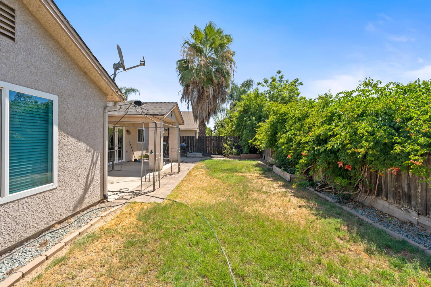 5583 W Floradora Ave, Fresno, CA 93722