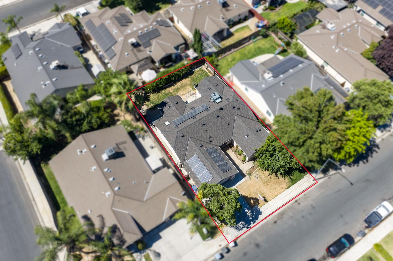 5583 W Floradora Ave, Fresno, CA 93722