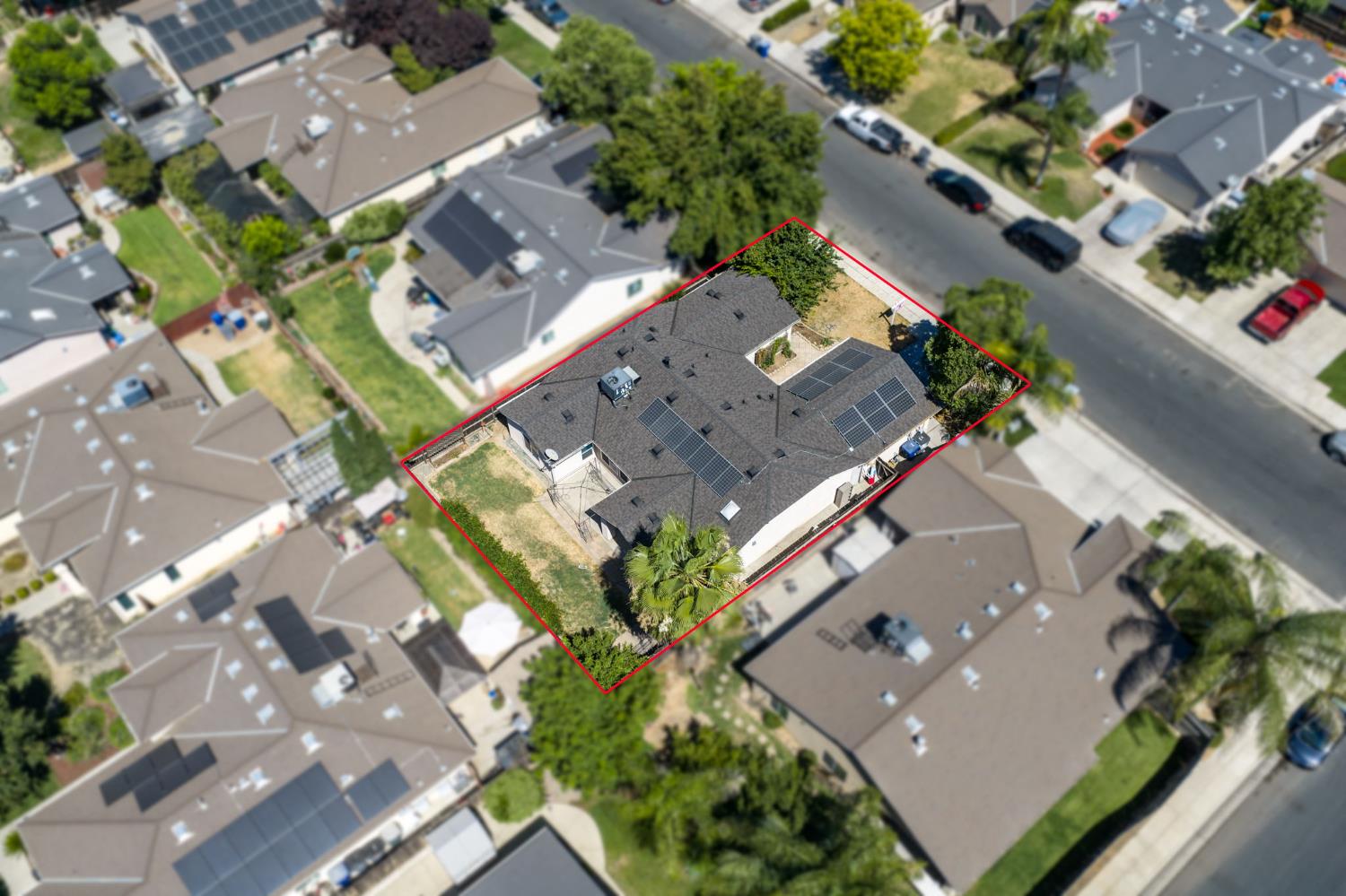 5583 W Floradora Ave, Fresno, CA 93722