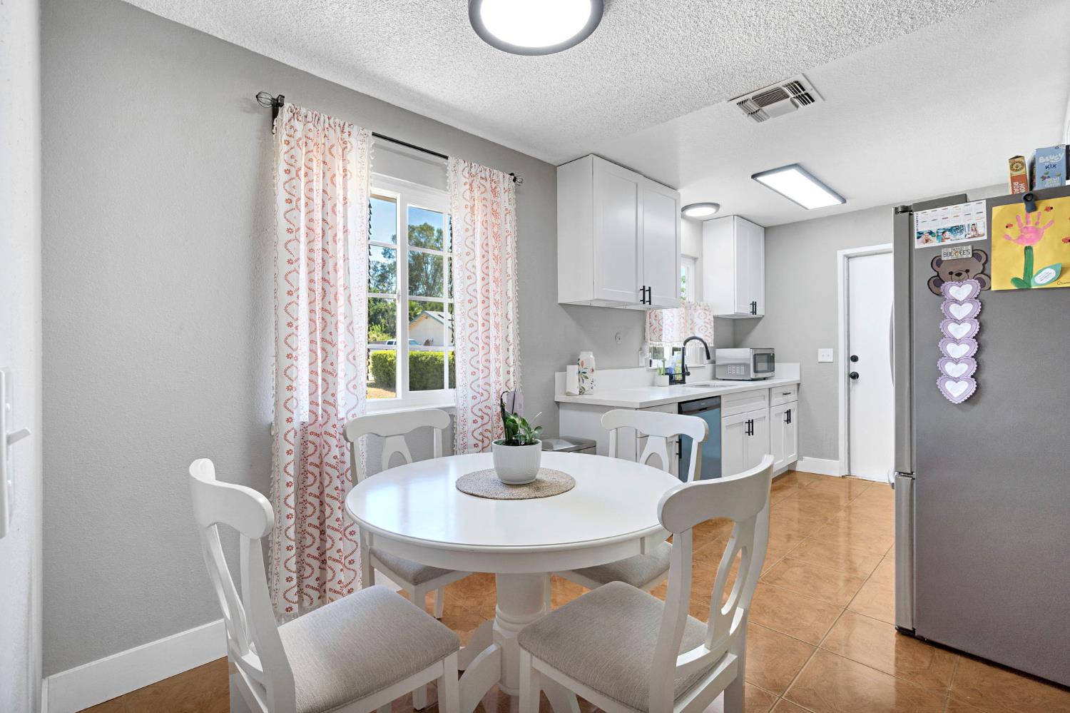 25410 Dawnridge Dr, Madera, CA 93638