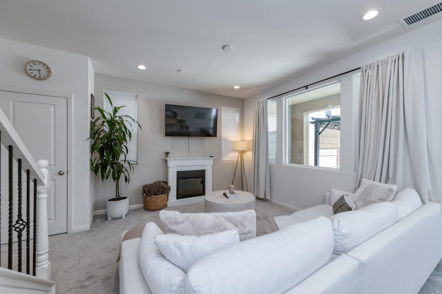 836 Winchell Way W, Madera, CA 93636