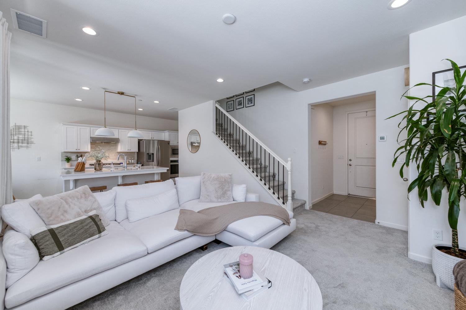 836 Winchell Way W, Madera, CA 93636