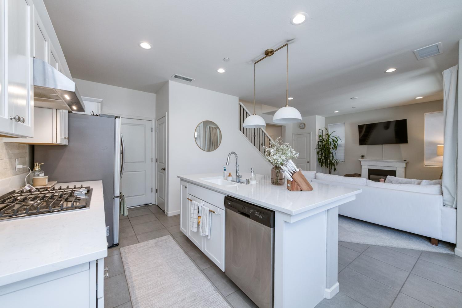 836 Winchell Way W, Madera, CA 93636