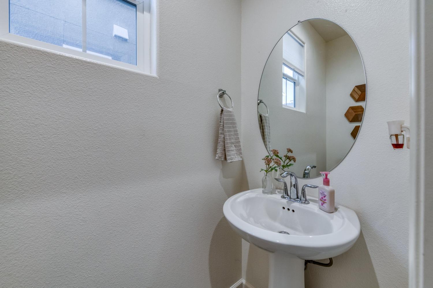 836 Winchell Way W, Madera, CA 93636