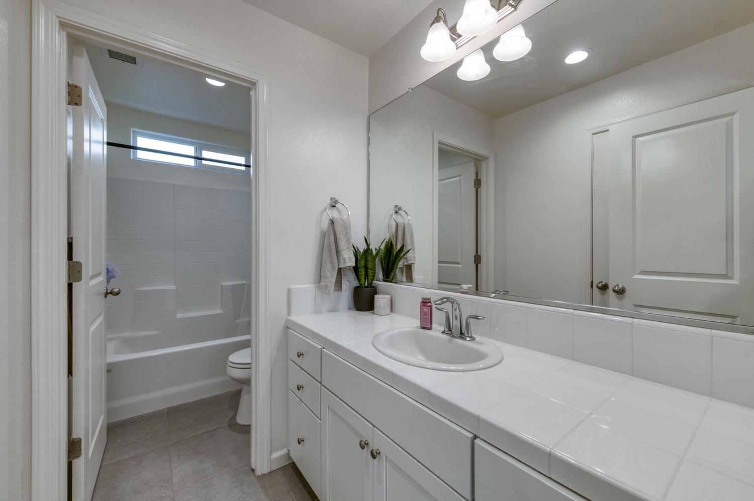 836 Winchell Way W, Madera, CA 93636