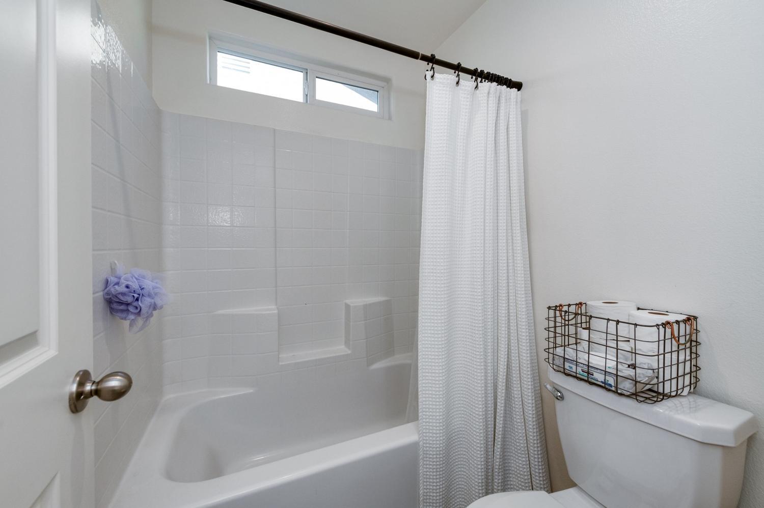 836 Winchell Way W, Madera, CA 93636