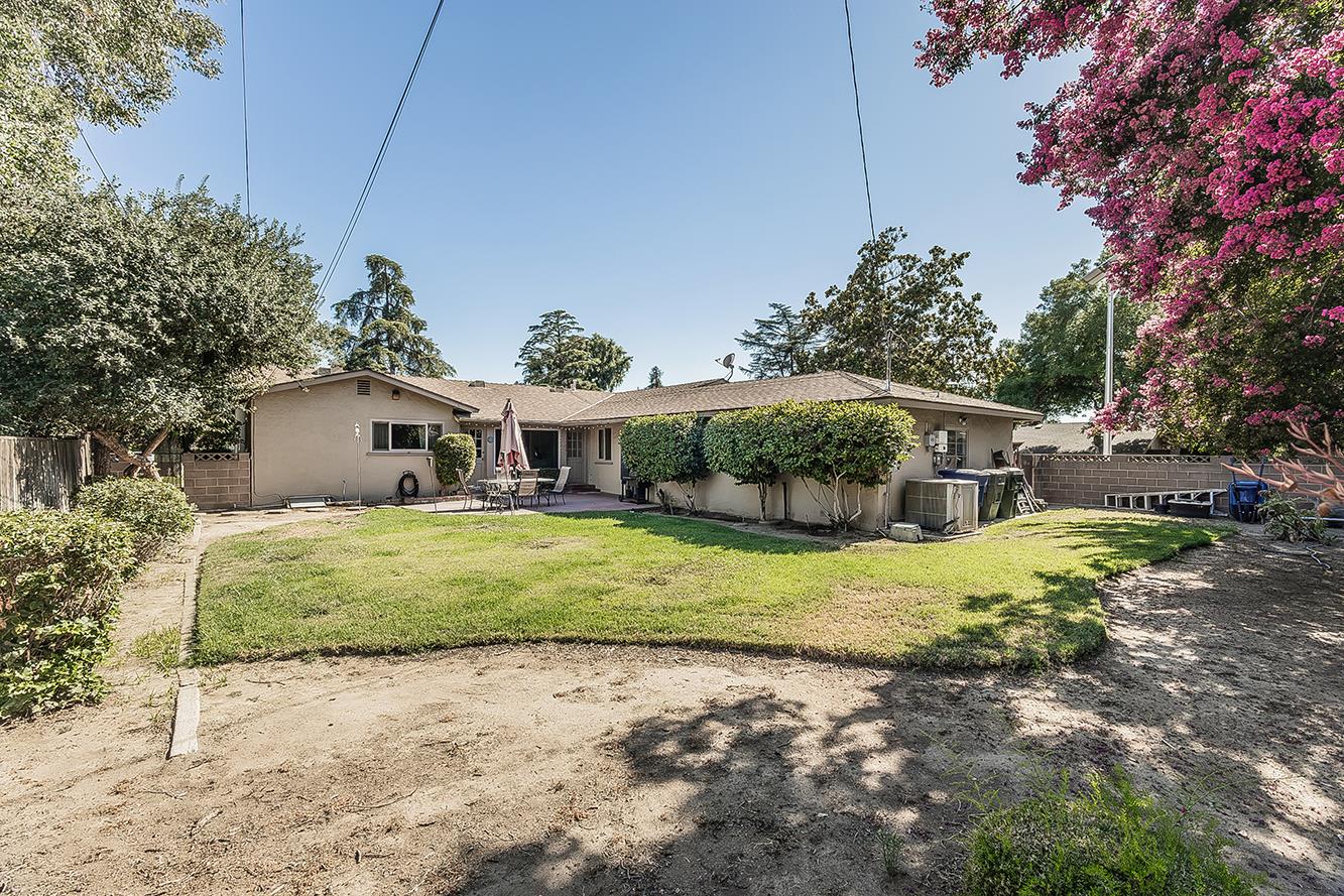 145 N Park Dr, Madera, CA 93637
